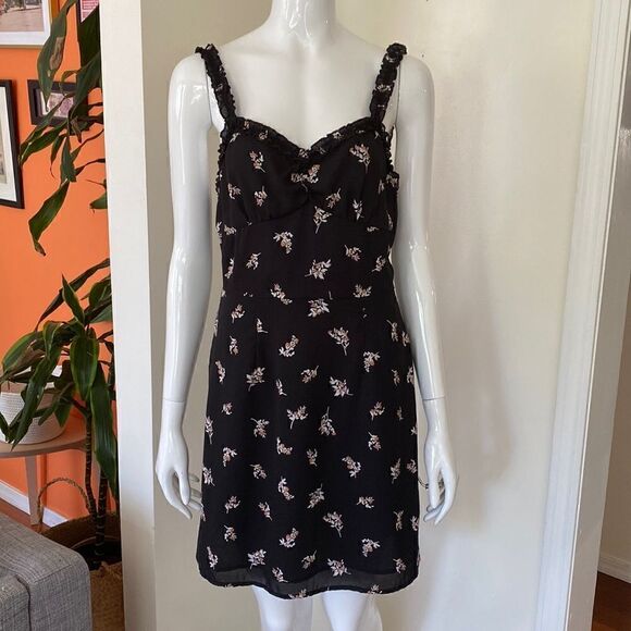 Urban Outfitters Black Floral Mini Summer Dress Size 6 - Picture 4 of 13